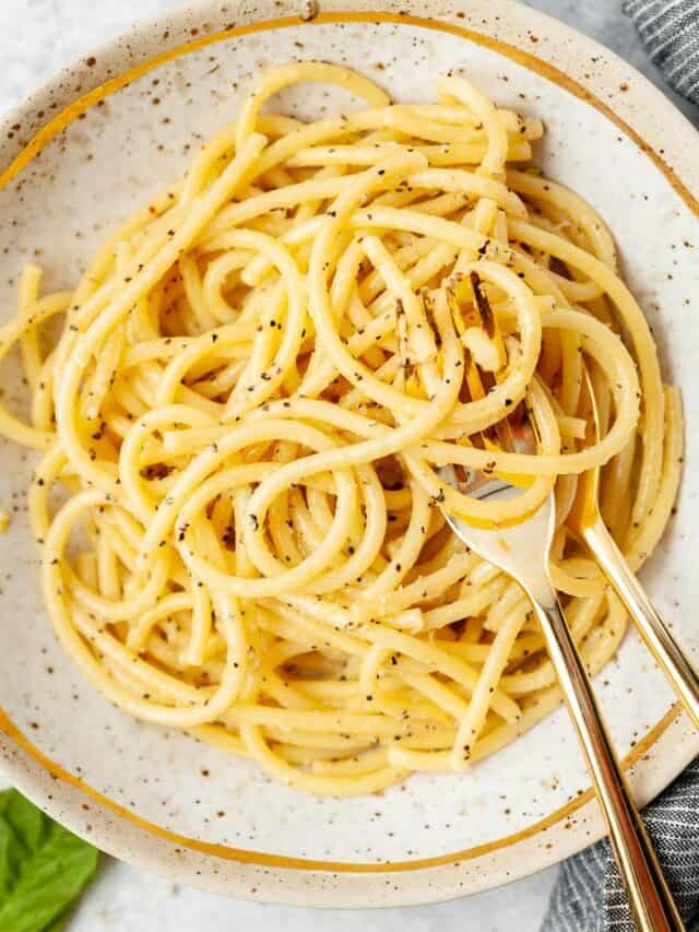 Lemon Garlic Bucatini [Easy Lemon Pasta Recipe!]